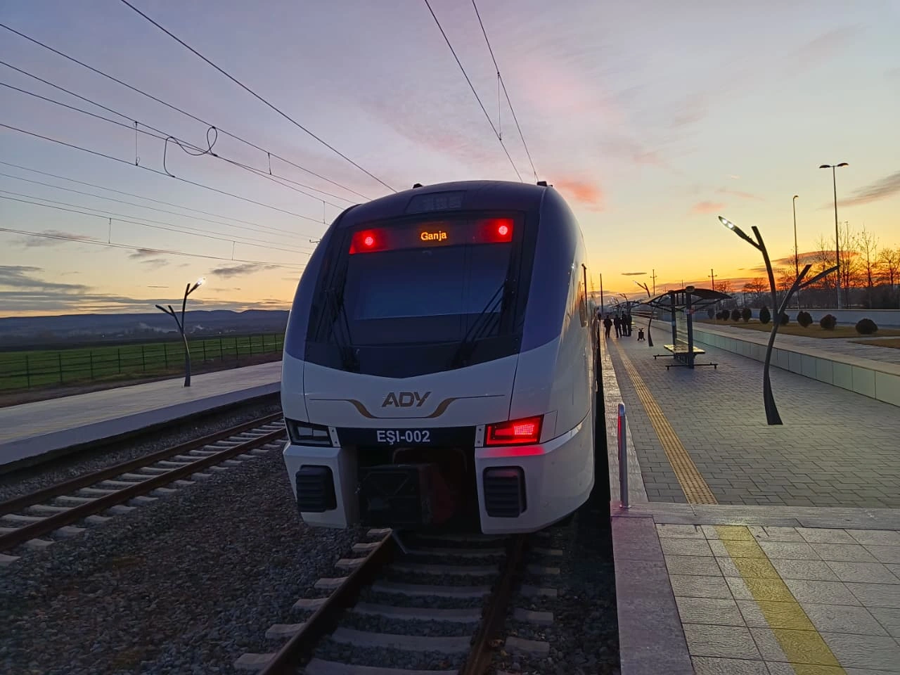 Azerbaijan announces free baggage allowance on Baku-Tbilisi train