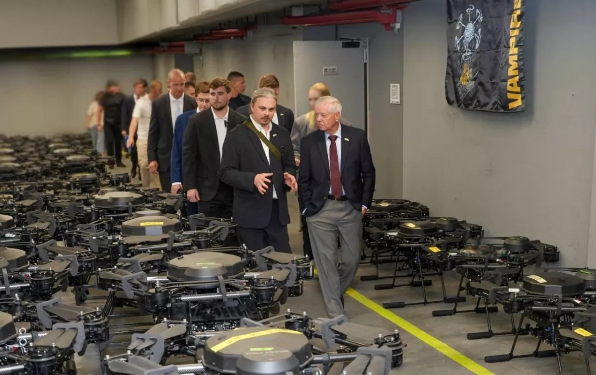 US lawmaker visits Ukrainian drone producer SkyFall PHOTO