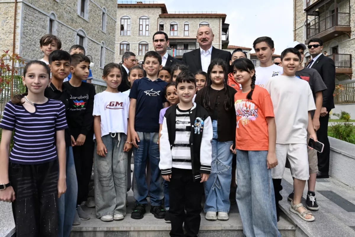 Azerbaijani, Turkmen leaders visit newly built housing project in Shusha PHOTO