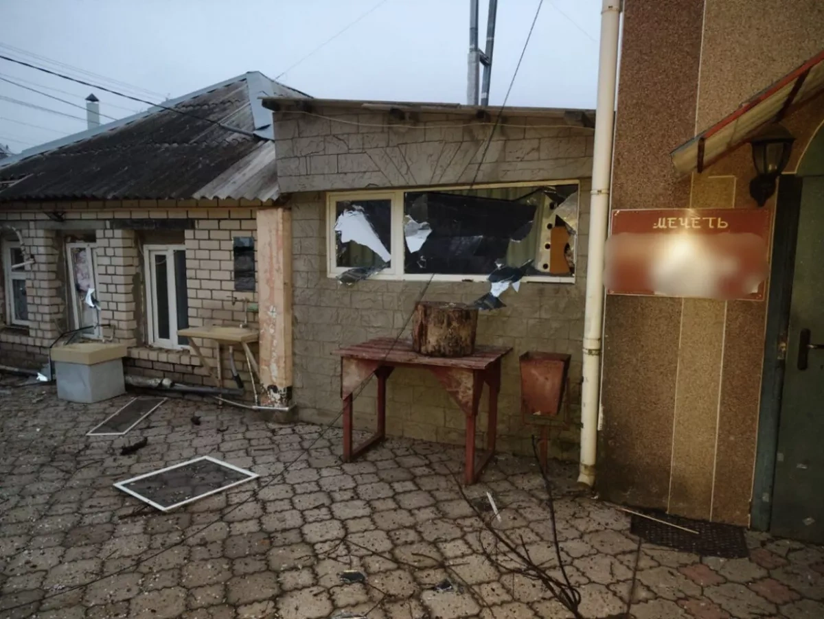 Russian forces shell mosque in Ukraine’s Kherson PHOTO