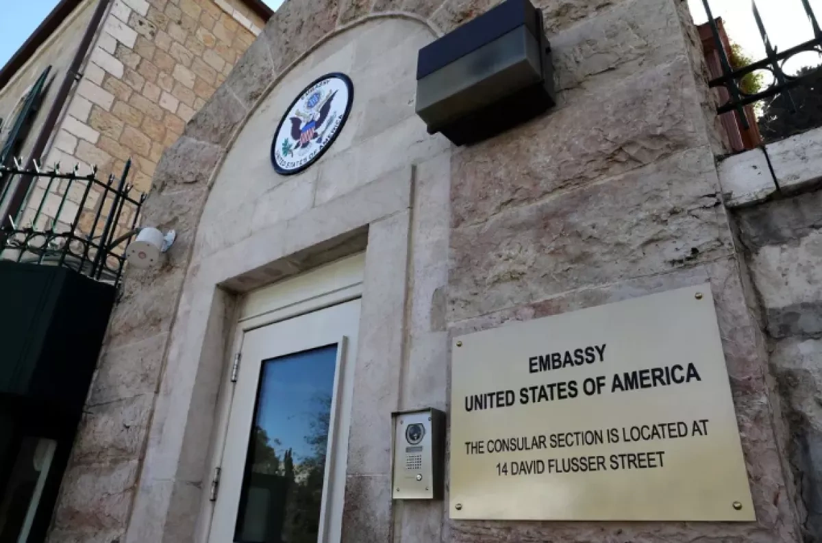 US authorizes departure of non-essential staff from Israel