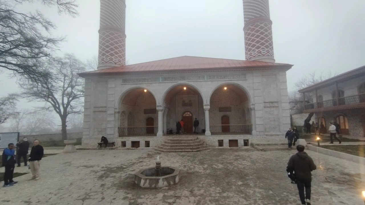 International travelers explore Shusha (PHOTO)