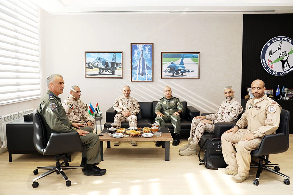 Azerbaijan, UAE air force commanders discuss joint exercises, cooperation (PHOTO)