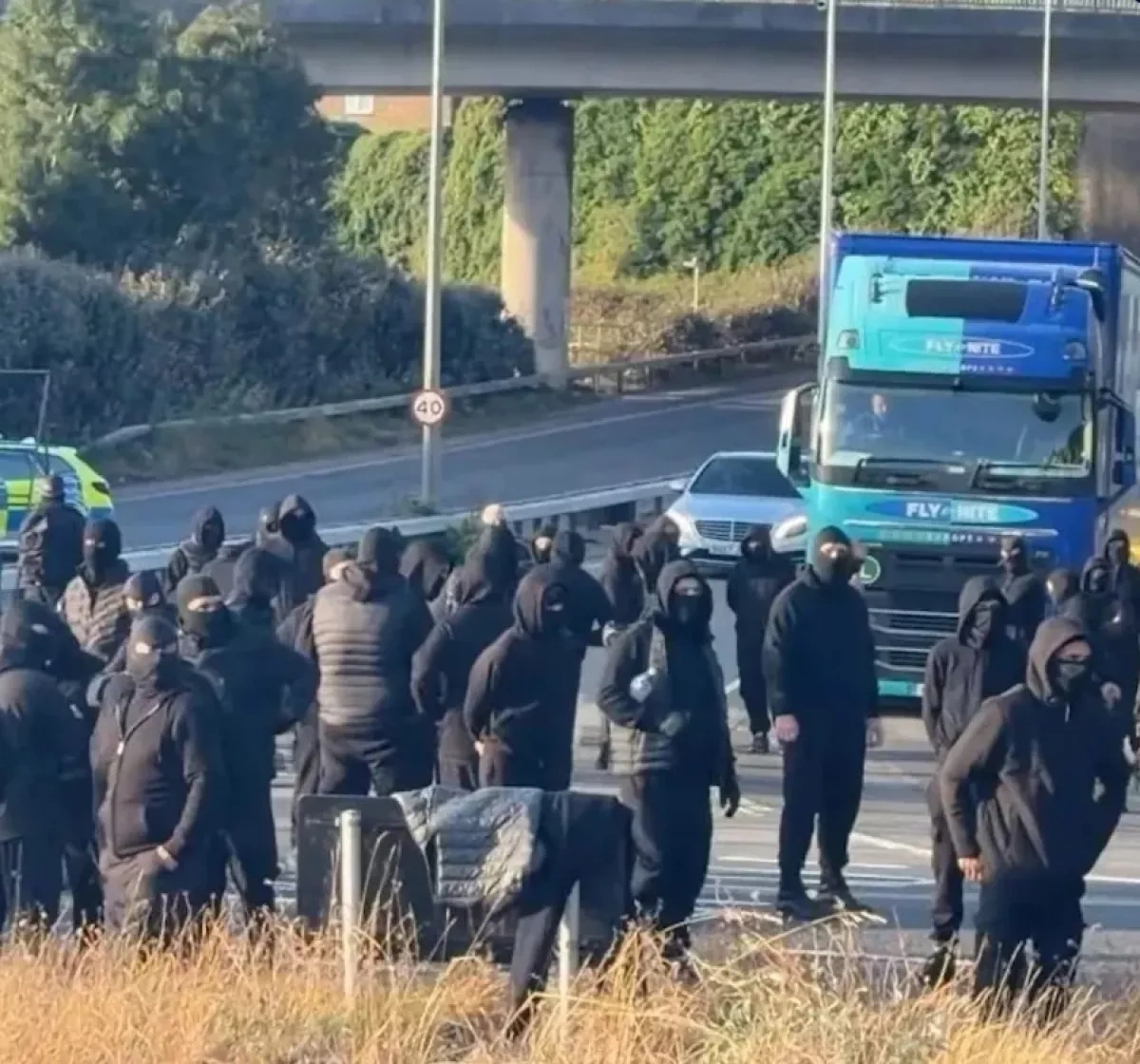 Masked protesters shut access to Britain’s Dover ferry port PHOTO