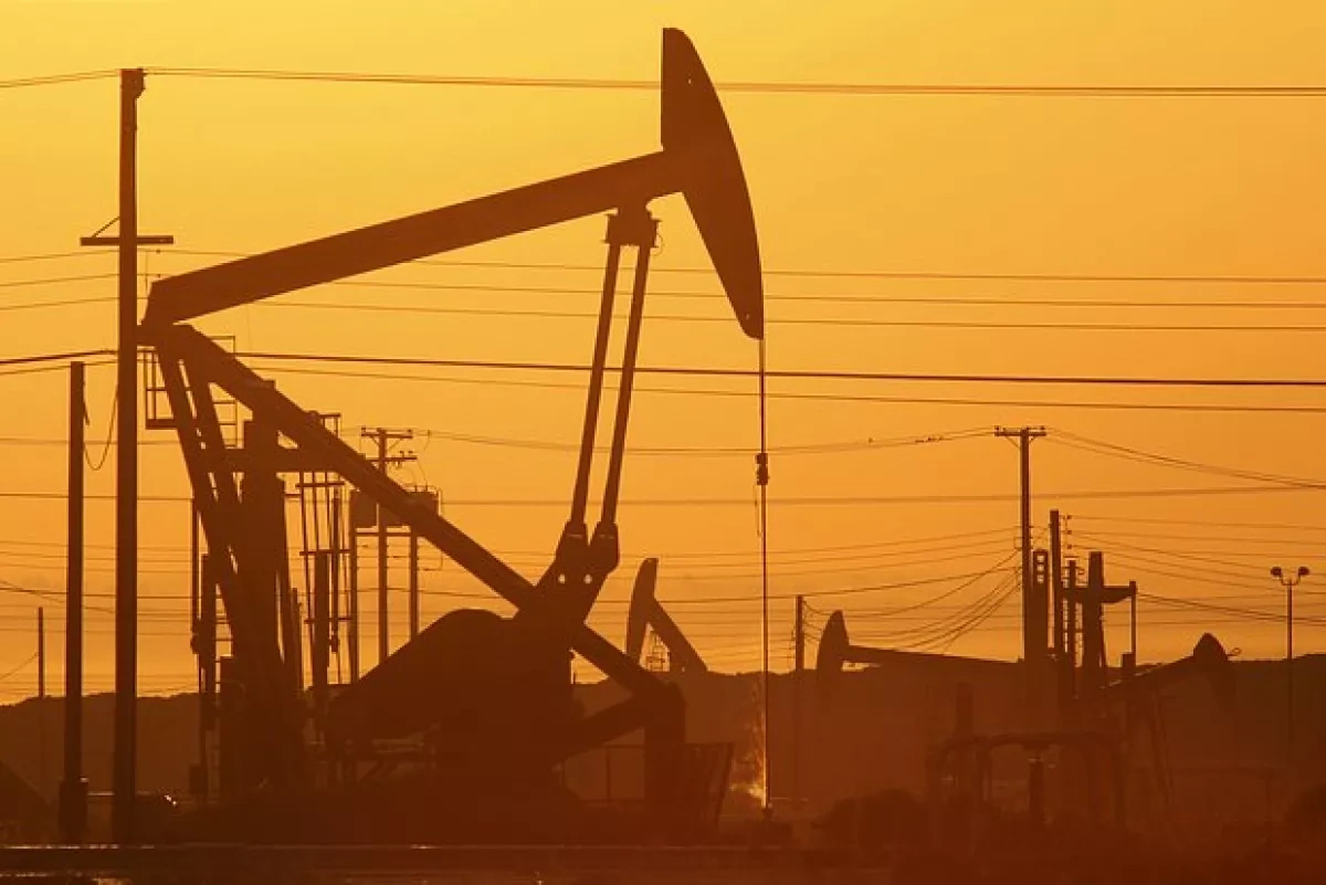 Reuters: UAE oil output halved as Strait of Hormuz closure disrupts global markets