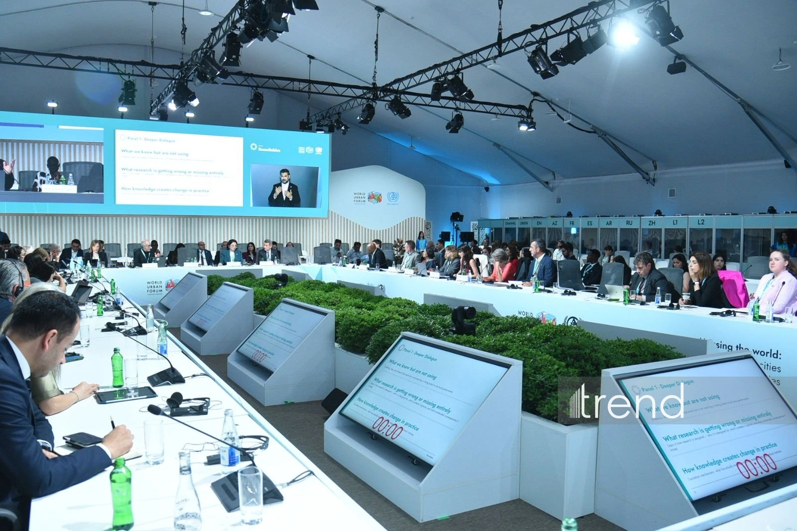 WUF13 hosts international roundtable on “Education and Professional Training” (PHOTO)