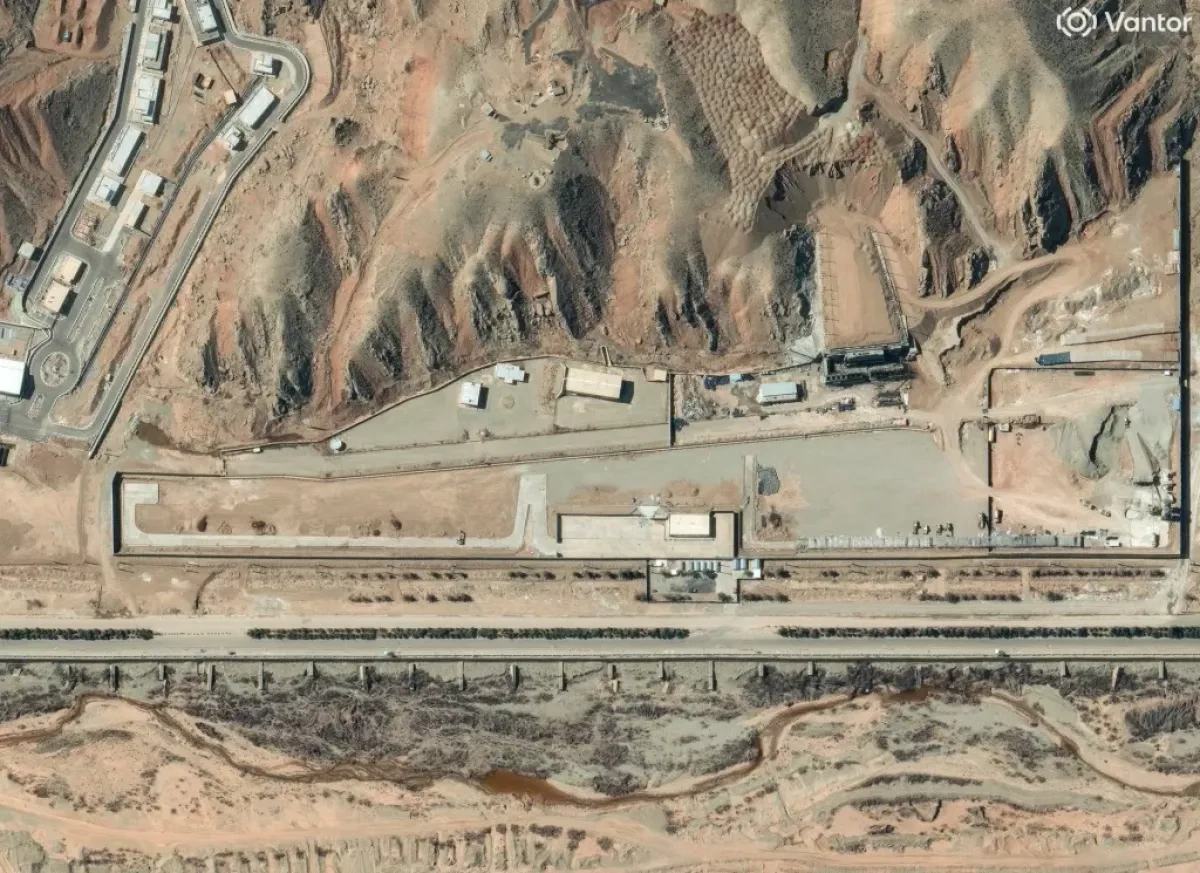 Satellite images show three large craters at Iran’s Parchin complex photo