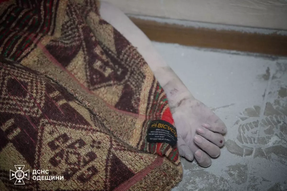 Overnight strike on Ukraine's Odesa kills three, including child VIDEO / PHOTO