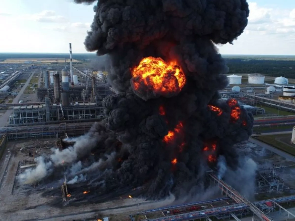 FT: Ukrainian strikes disable over 30% of Russia's oil refining capacity