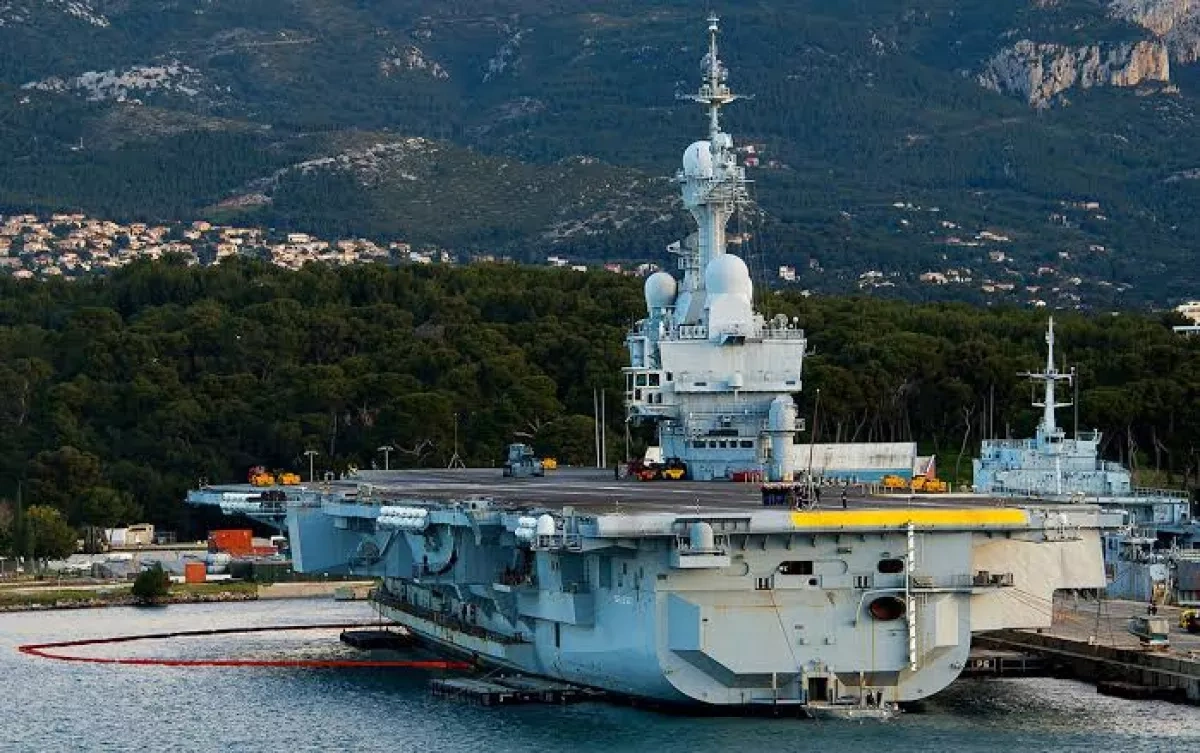 French carrier Charles de Gaulle heads home for major overhaul