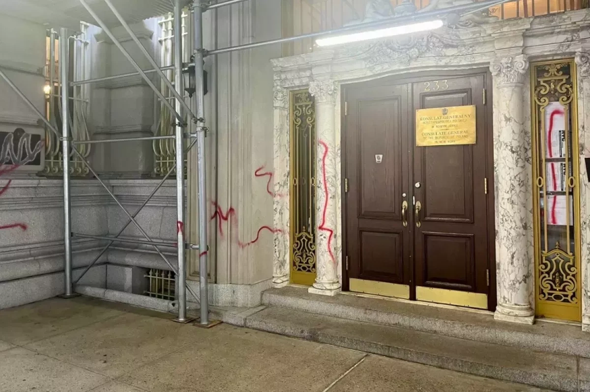 Vandals deface Polish consulate in New York, investigation underway