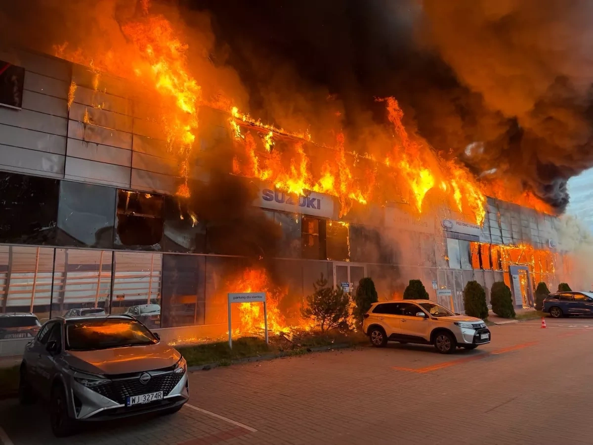 Major fire and explosions hit car dealerships in Warsaw PHOTO / VIDEO
