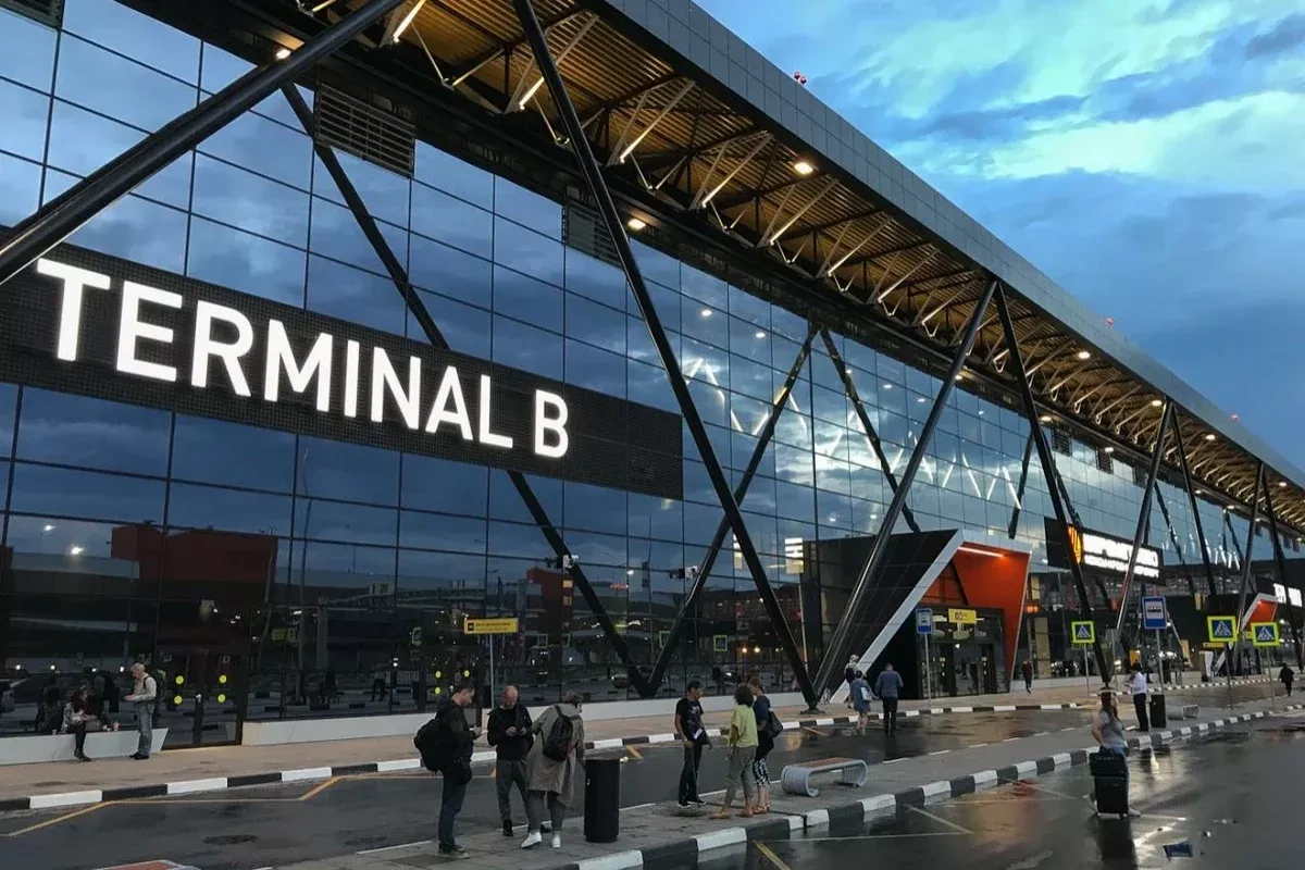 All Moscow airports suspend arrivals and departures over flight safety