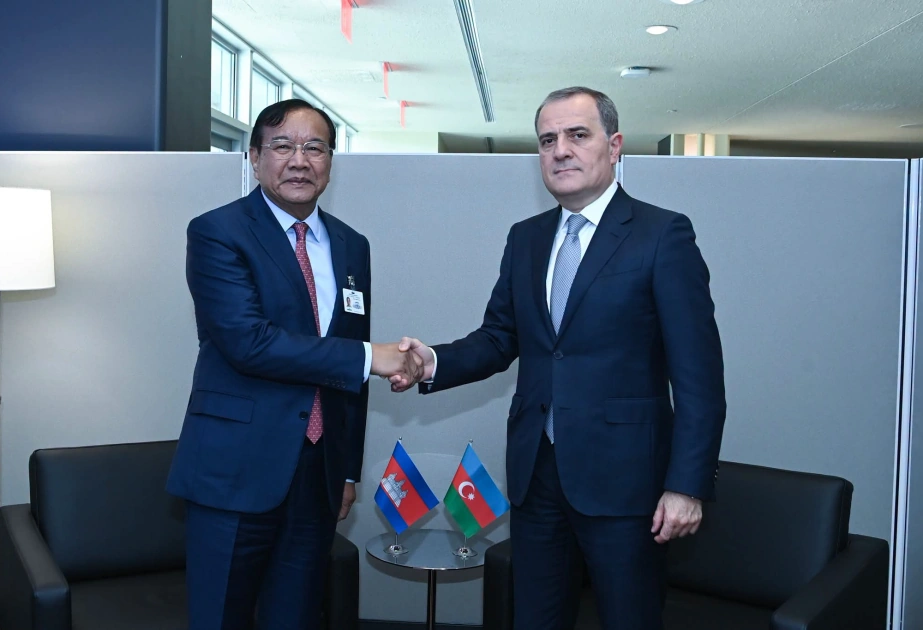 Azerbaijan and Cambodia discuss strengthening political dialogue and international cooperation