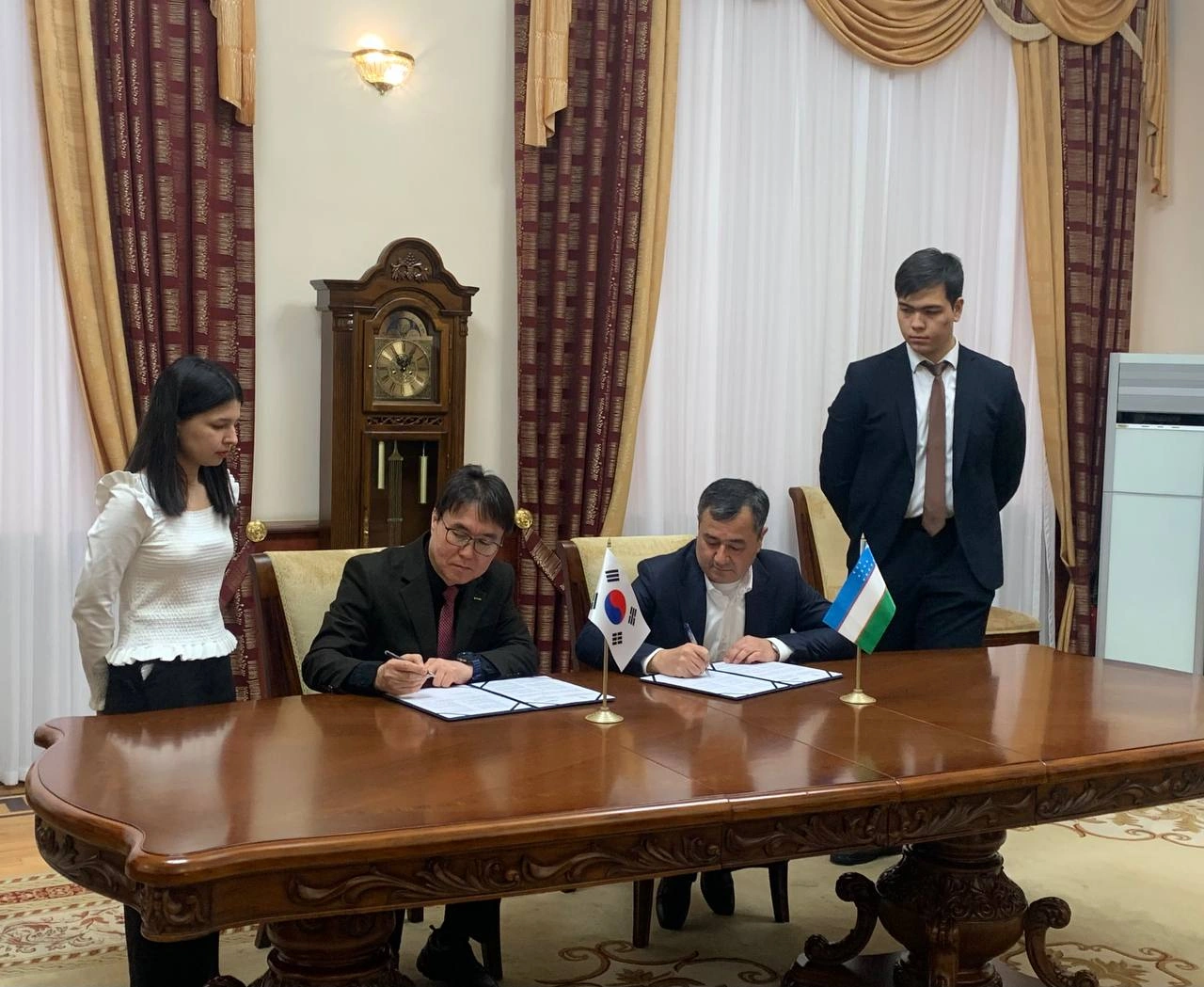 Uzbekistan and South Korea boost cooperation on fast-train project
