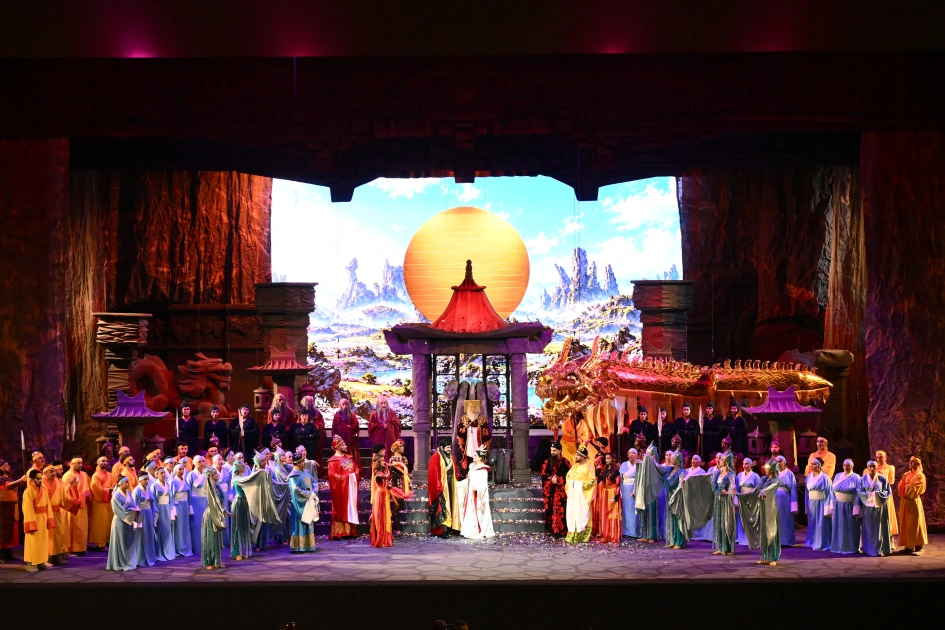Heydar Aliyev Foundation VP Leyla Aliyeva attends premiere of opera “Turandot” (PHOTO)