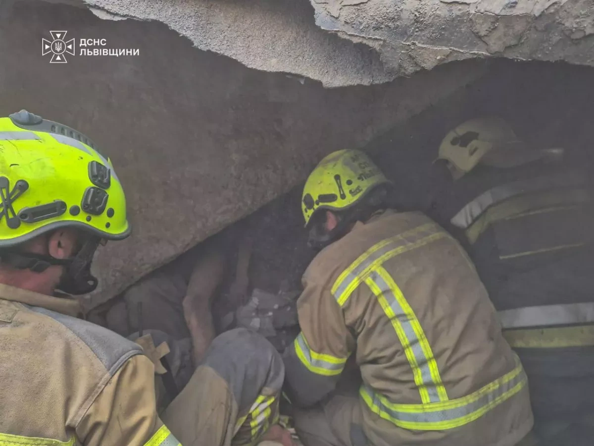Russian overnight strikes across Ukraine kill at least 13, injure dozens PHOTO / VIDEO