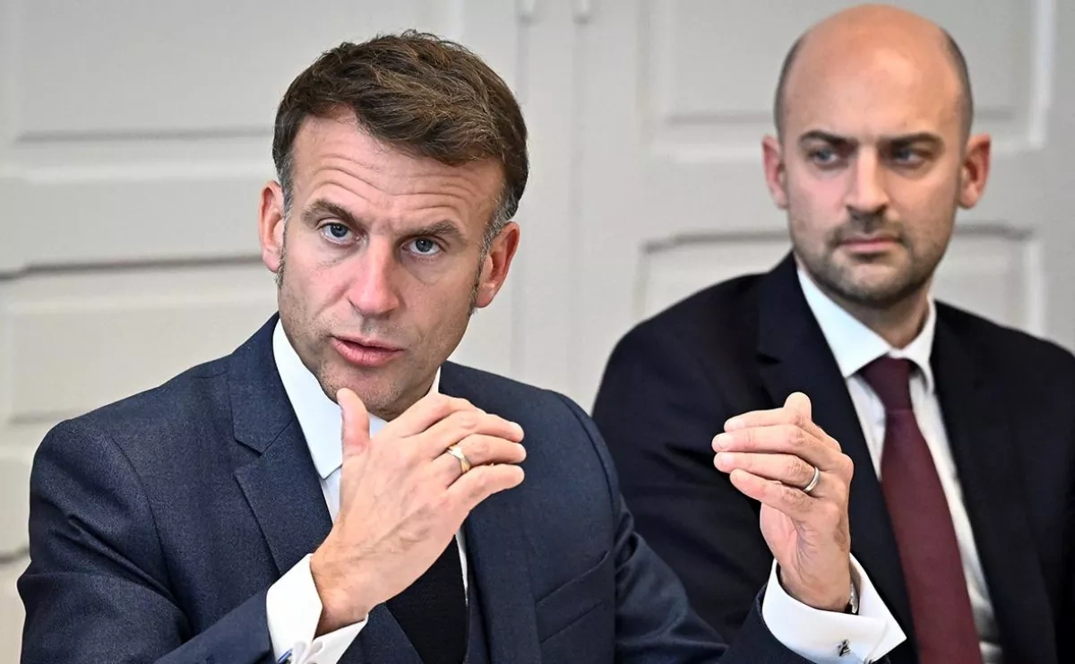 France keeps door open for Moscow talks, stresses clear coordination