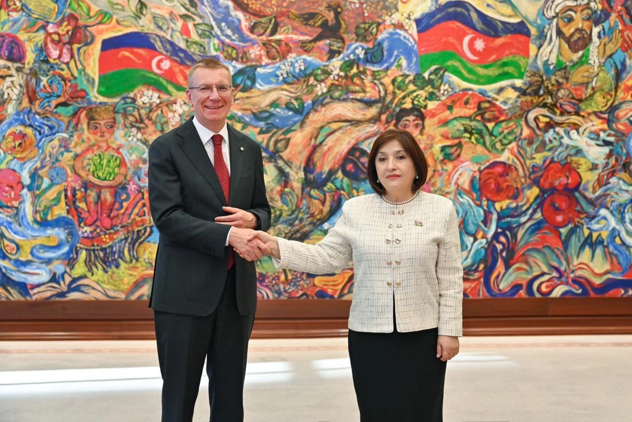 Azerbaijani Parliament Speaker meets with Latvian President (PHOTO)