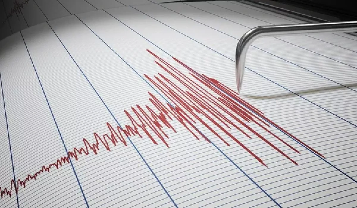 Italy: Earthquake strikes near Naples, prompting panic, school closures