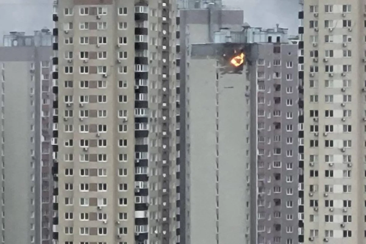 Drone strikes spark multiple fires across Kyiv, mayor says PHOTO / VIDEO