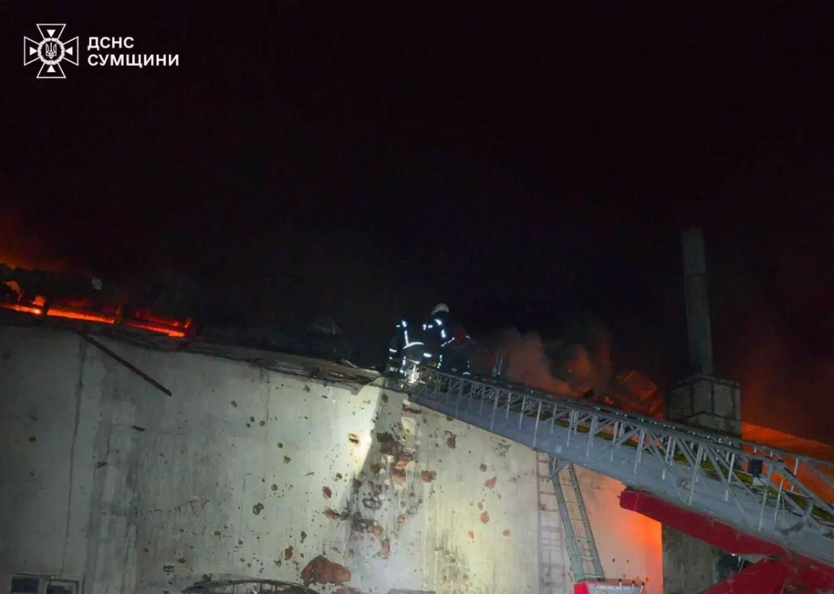 Fires break out after overnight strike in Ukraine's Sumy region photo / video