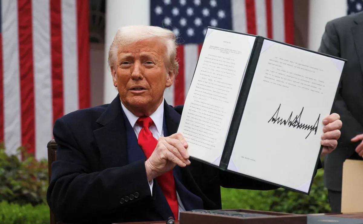 Trump introduces temporary 10% global tariff