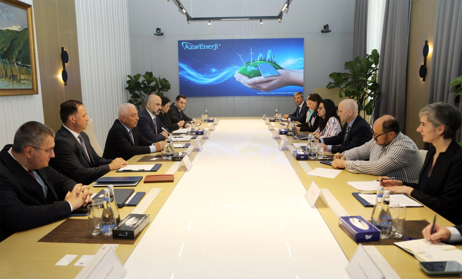 Azerbaijan's AzerEnergy, World Bank delegations hold meeting