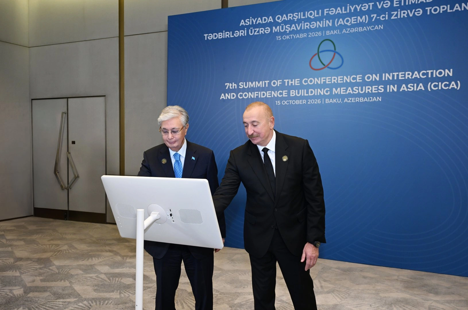 President Ilham Aliyev meets with Kassym-Jomart Tokayev and officially inaugurates Trans-Caspian Fiber Optic Cable (PHOTO)