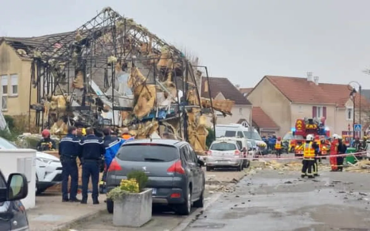 Four in critical condition after blast destroys house near Paris PHOTO