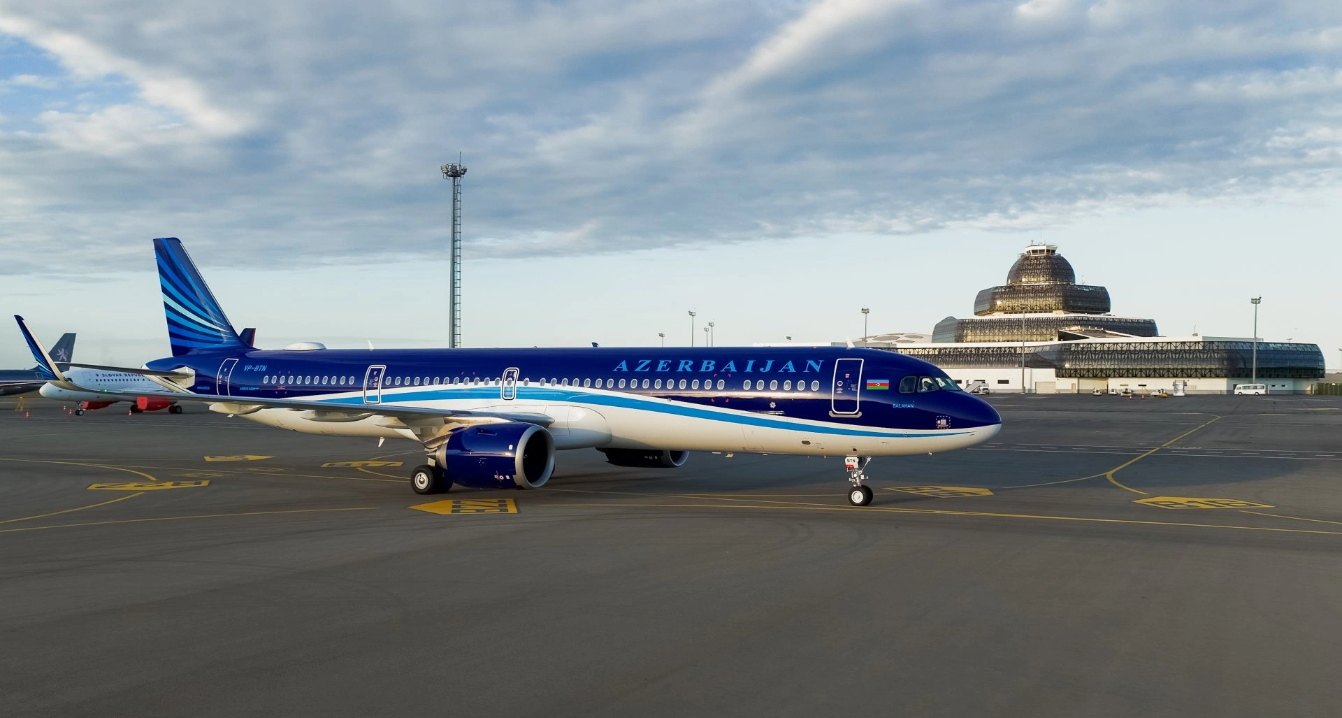 Azerbaijan Airlines expands its fleet with another new-generation Airbus A321neo (PHOTO)