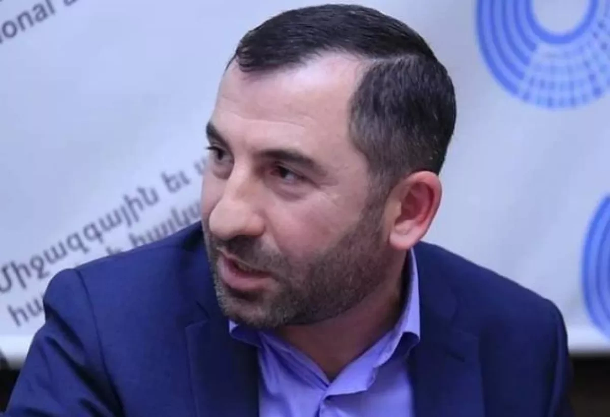 Pashinyan vs. Etchmiadzin: calm before the storm? Expert opinions on Caliber.Az