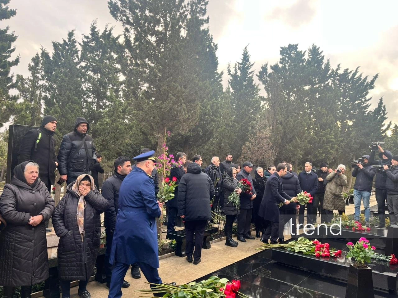 Azerbaijani officials honor fallen AZAL crew on anniversary of Aktau plane crash (PHOTO)
