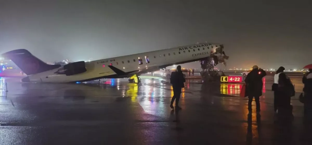 LaGuardia in crisis: Over 100 hurt after Air Canada plane smashes fire truck PHOTO/VIDEO