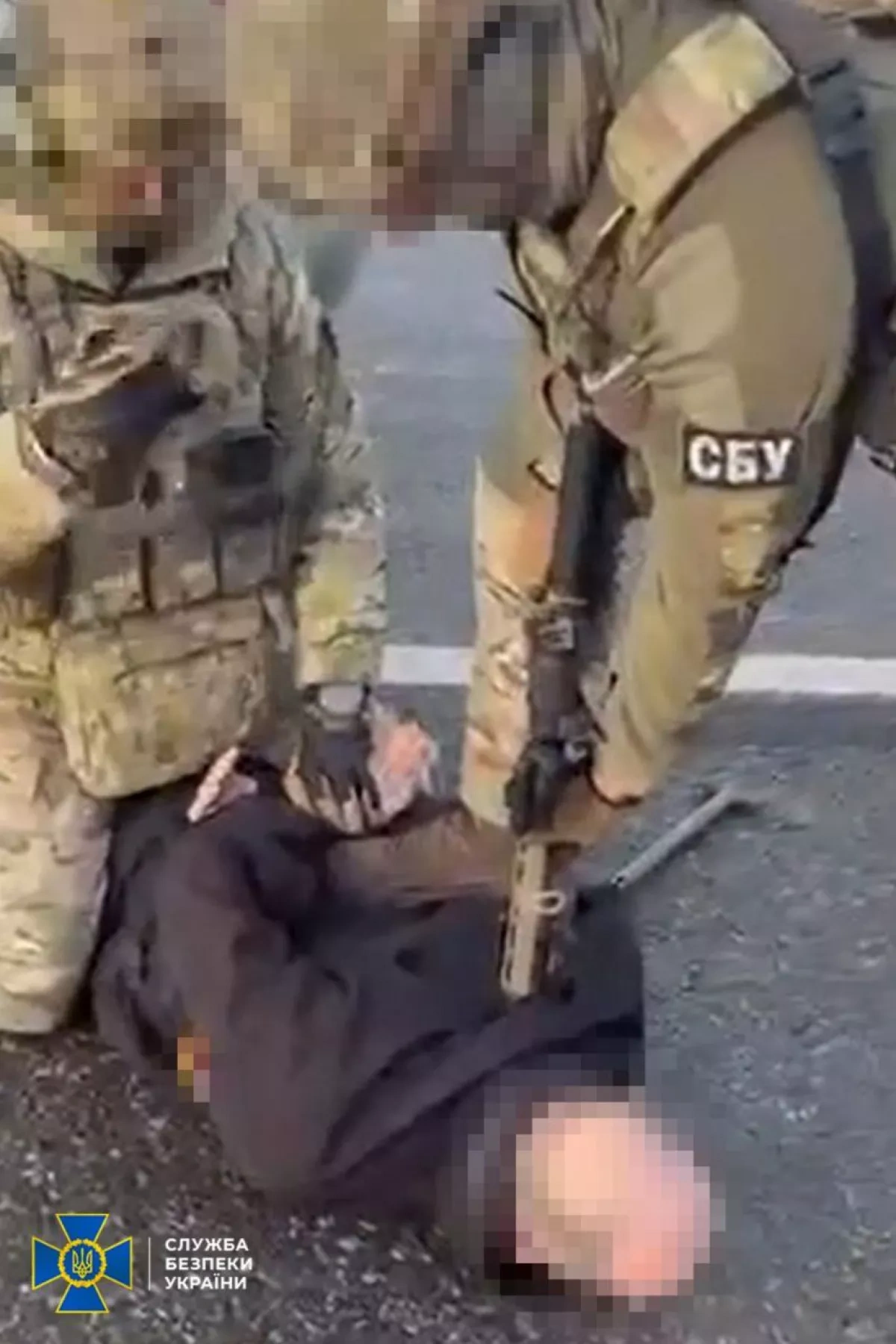 Ukraine detains two Russian agents linked to van explosion in Kyiv PHOTO
