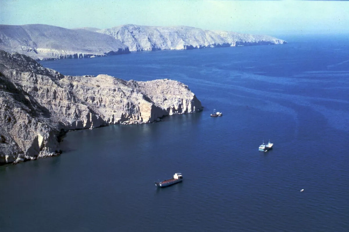 Iraq looks for new oil routes as Strait of Hormuz shipments halted