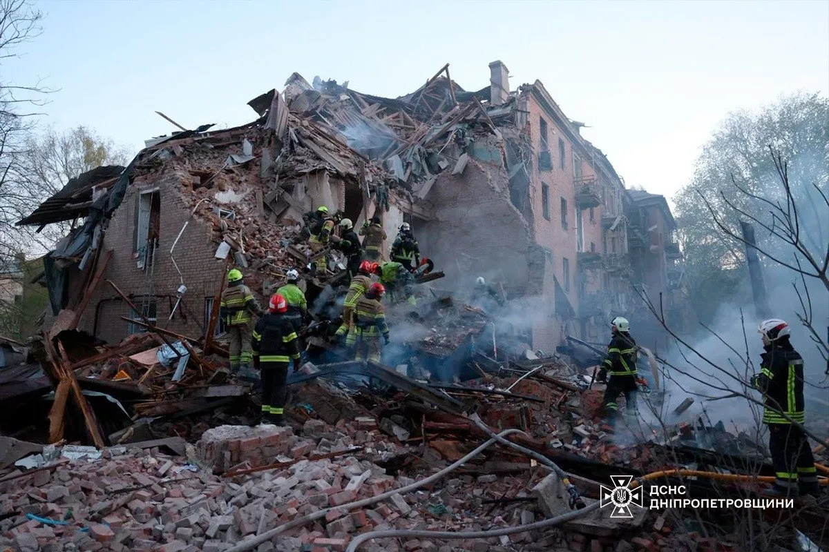 Night attack injures 18 in Ukraine's Dnipro, damages homes updated / photo / video