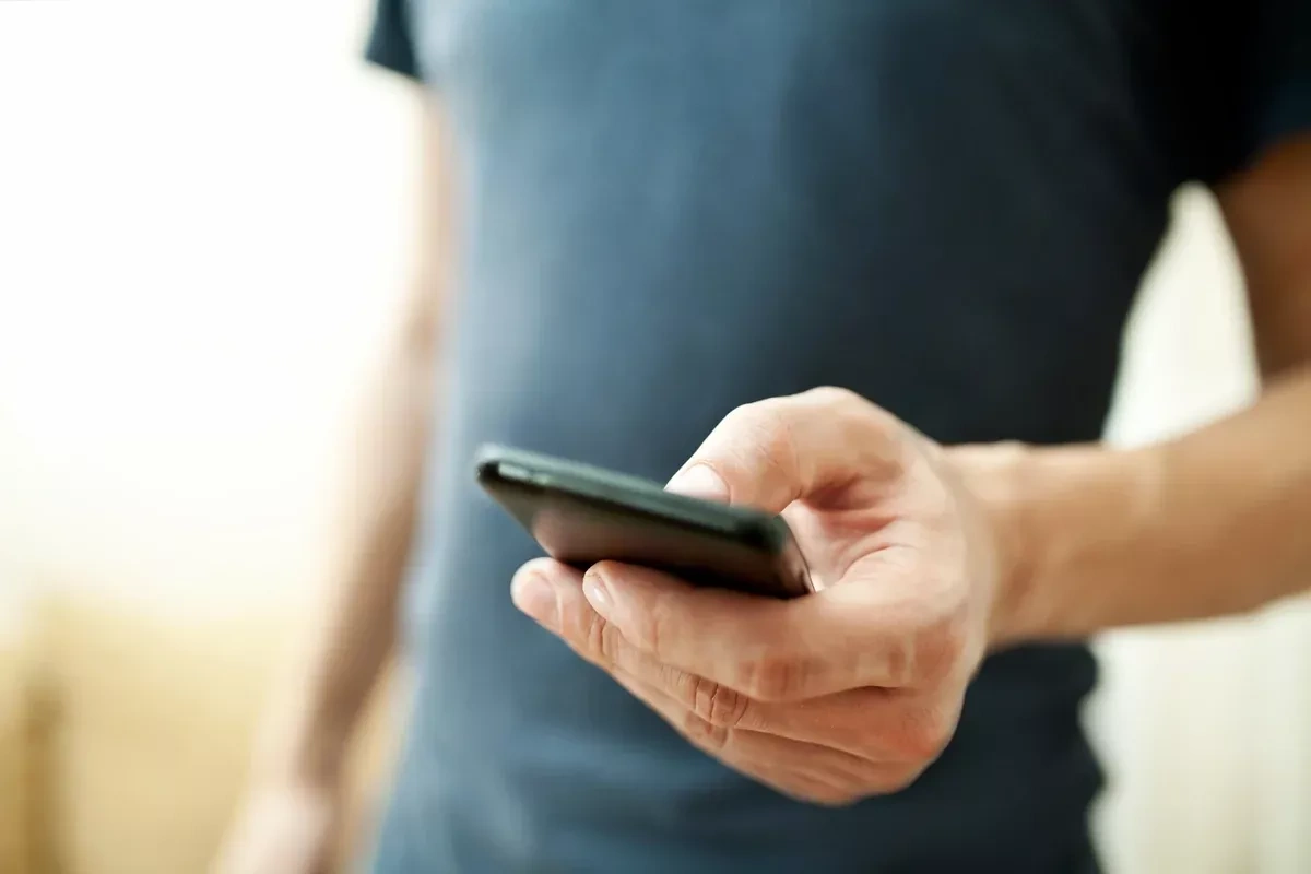 Azerbaijan's mobile device market share falls 27% year-on-year