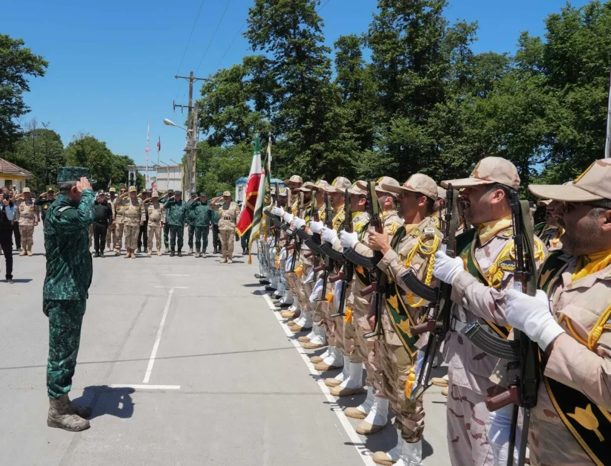 Senior Azerbaijani, Iranian border generals meet at frontier PHOTO