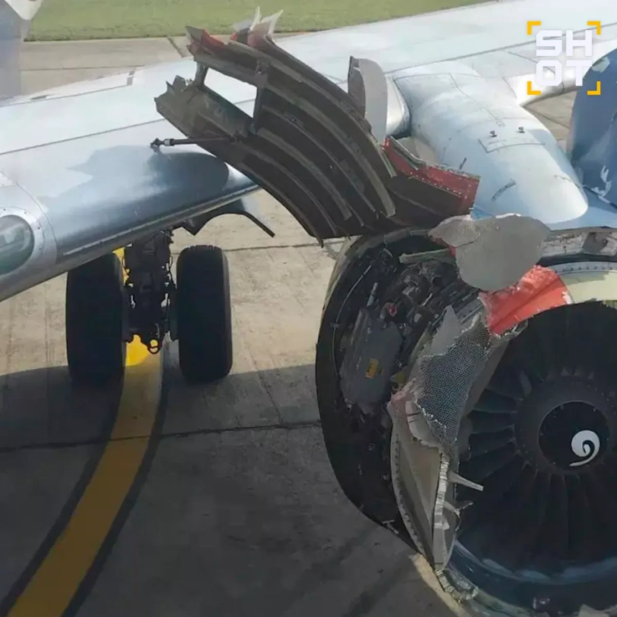 Engine explosion forces emergency landing of Boeing 737 over Nigeria photo / video
