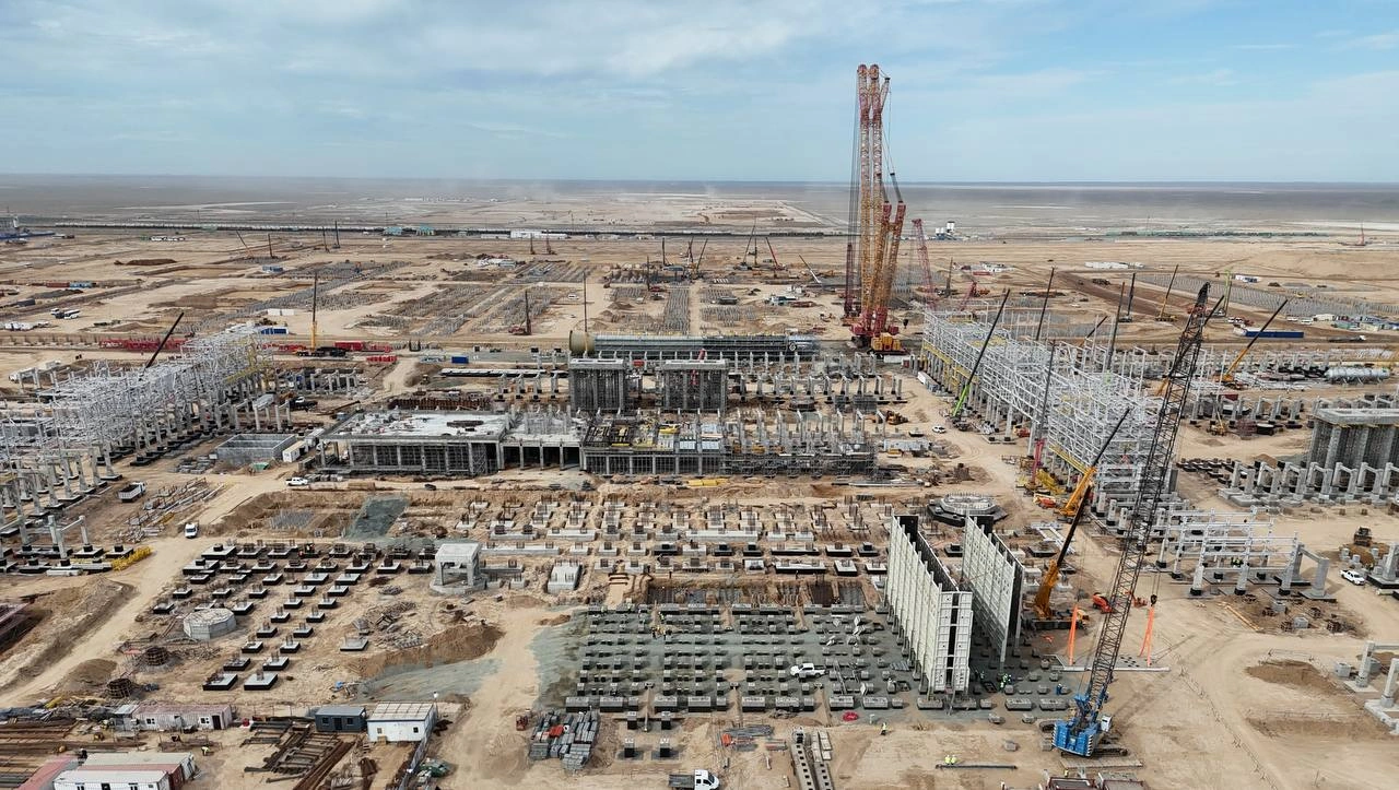 KazMunayGas reviews progress of major oil and gas chemical projects in Atyrau