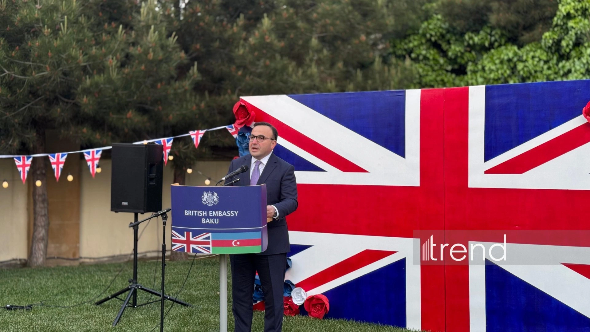 UK honors bp vice president, British Council director for contribution to Azerbaijan ties (PHOTO)