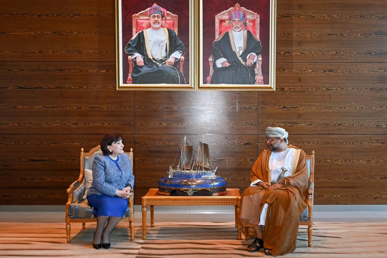 Azerbaijani parliament speaker visits Oman (PHOTO)