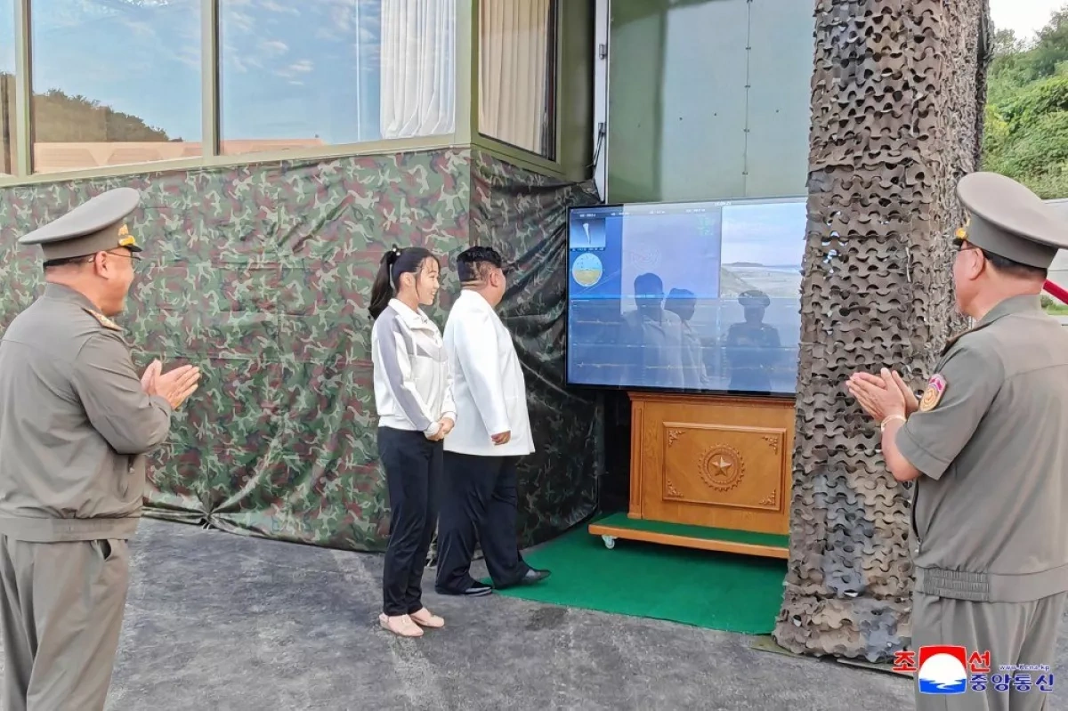 Kim Jong Un oversees test of North Korea's latest weapon system PHOTO