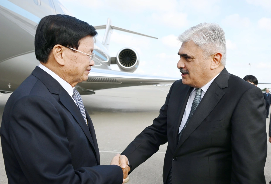 Laos president arrives in Azerbaijan for official visit (PHOTO)