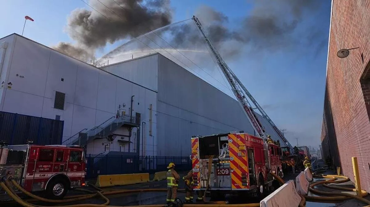 Los Angeles declares state of emergency after major warehouse fire