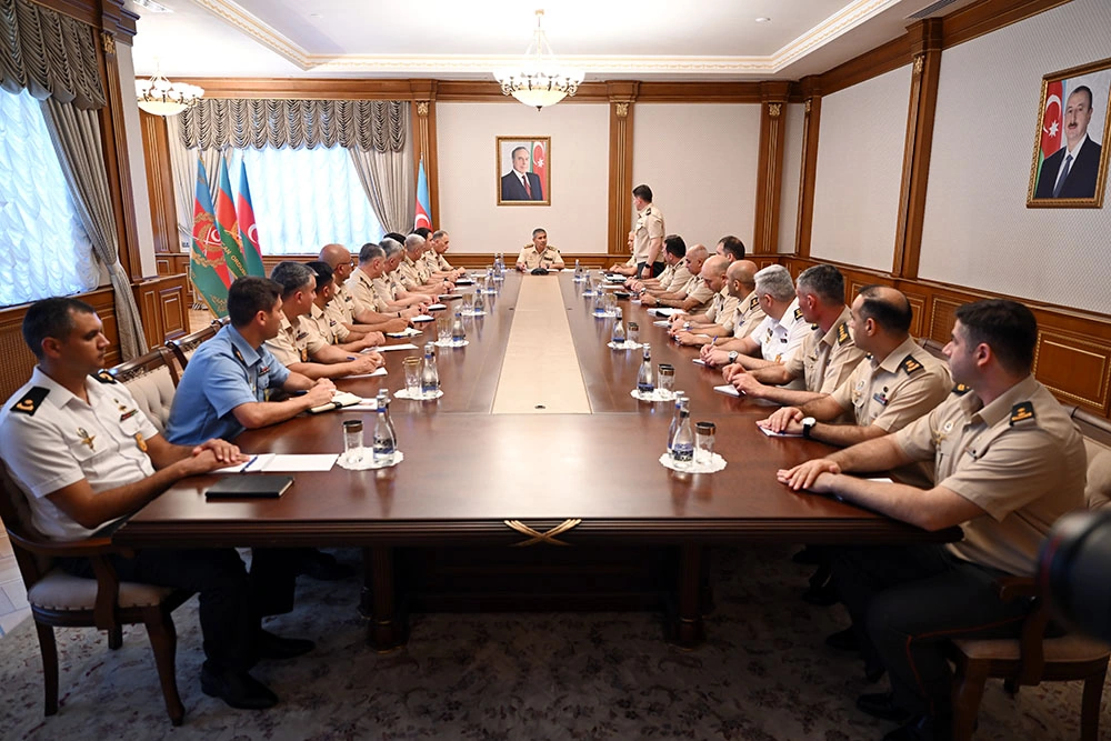 Azerbaijan minister of defense meets with military attachés (PHOTO)