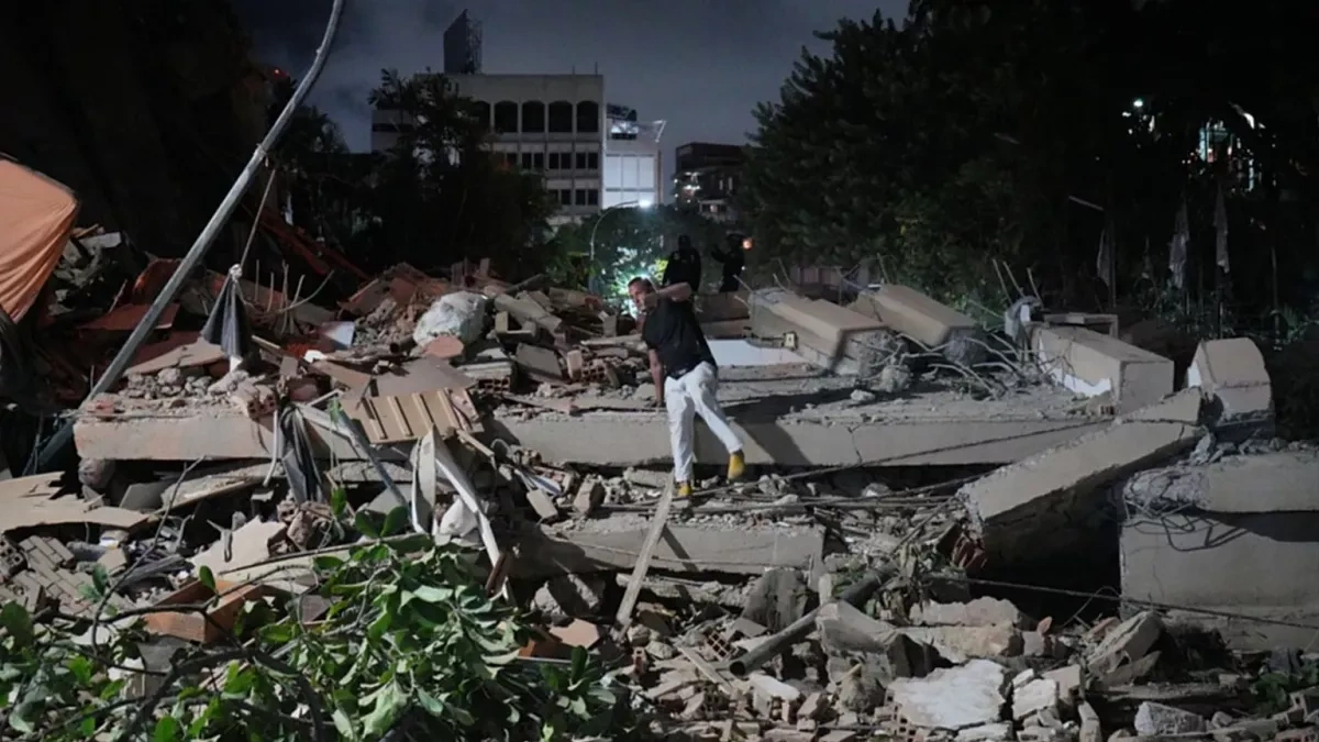 Caracas hit by power, water outages after devastating earthquake