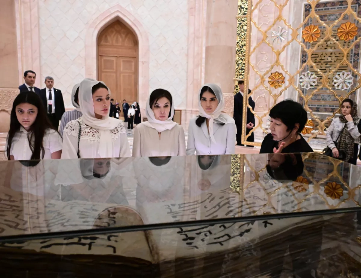 Azerbaijan, Uzbekistan first families explore Islamic Civilization Center in Tashkent PHOTO