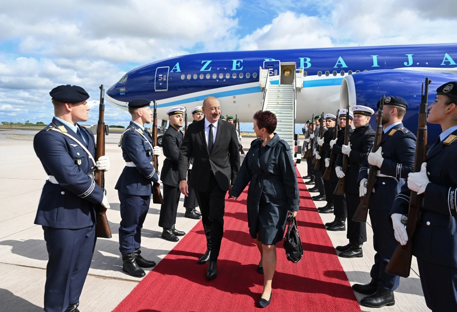 President Ilham Aliyev arrives in Germany on official visit (PHOTO)